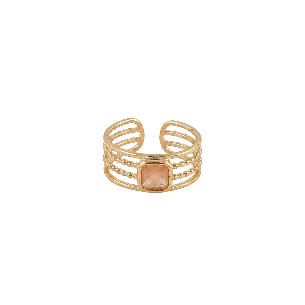 Bague dorée Havia quartz fraise ajustable multi-rangs ornée d'une pierre carrée - Bijou sur fond blanc
