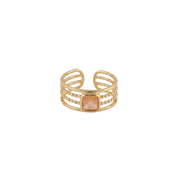 Bague dorée Havia quartz fraise ajustable multi-rangs ornée d'une pierre carrée - Bijou sur fond blanc
