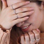 Bague Lyn en argent aux mailles délicatement entrelacées - Bijou porté