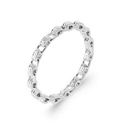 Bague Lyn en argent aux mailles délicatement entrelacées - Bijou photographié sur fond blanc 