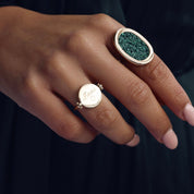 Bague argent personnalisable gravure nacre - Bijou porté