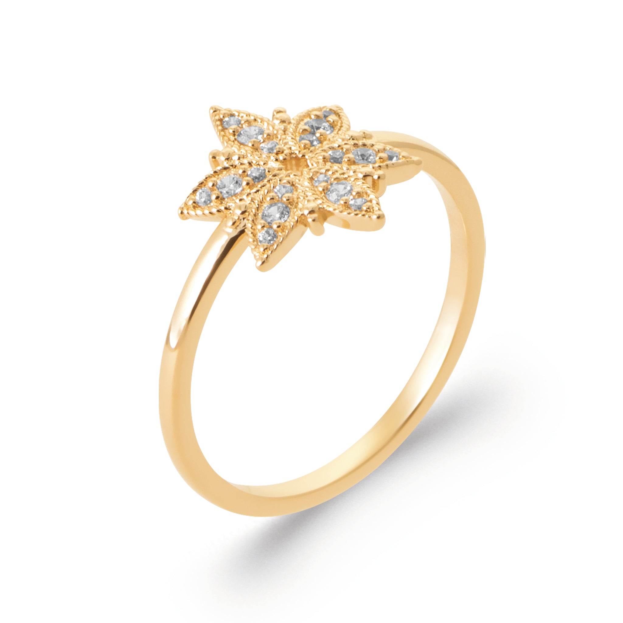 Bague dorée Neije motif flocon de neige sertie de zircons - Bijou photographié sur fond blanc