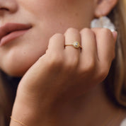 Bague dorée Mindi - Bijou porté