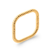 Bague dorée Naomi carrée torsadée - Bijou photographié sur fond blanc 