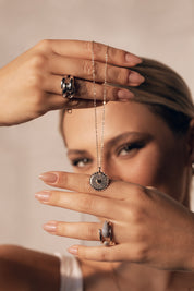 Bague en argent goutte zircons - Bijou porté focus 