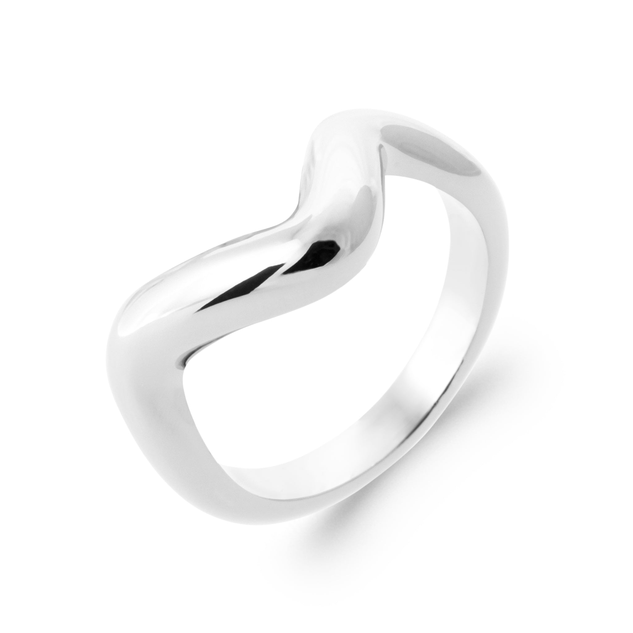 Bague en argent Dune forme ondulée - Bijou photographié sur fond blanc 