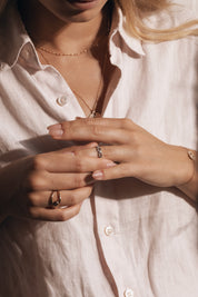 Bague en argent Jonas maille sertie de zircons - Bijou porté focus 