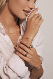 Bague en argent Minya vagues croisées - Bijou photographié sur fond blanc 