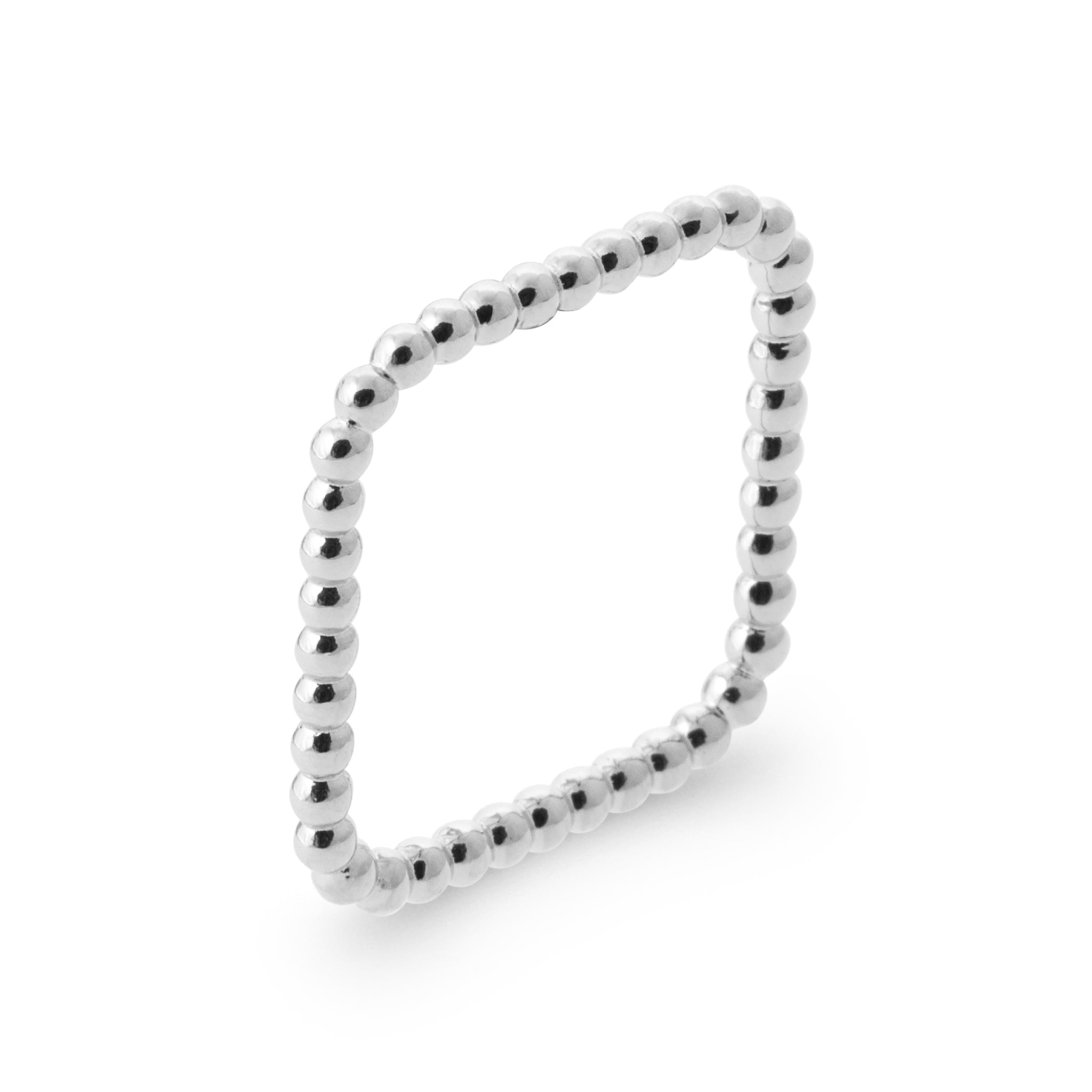 Bague en argent Moyra carrée perlée - Bijou photographié sur fond blanc 