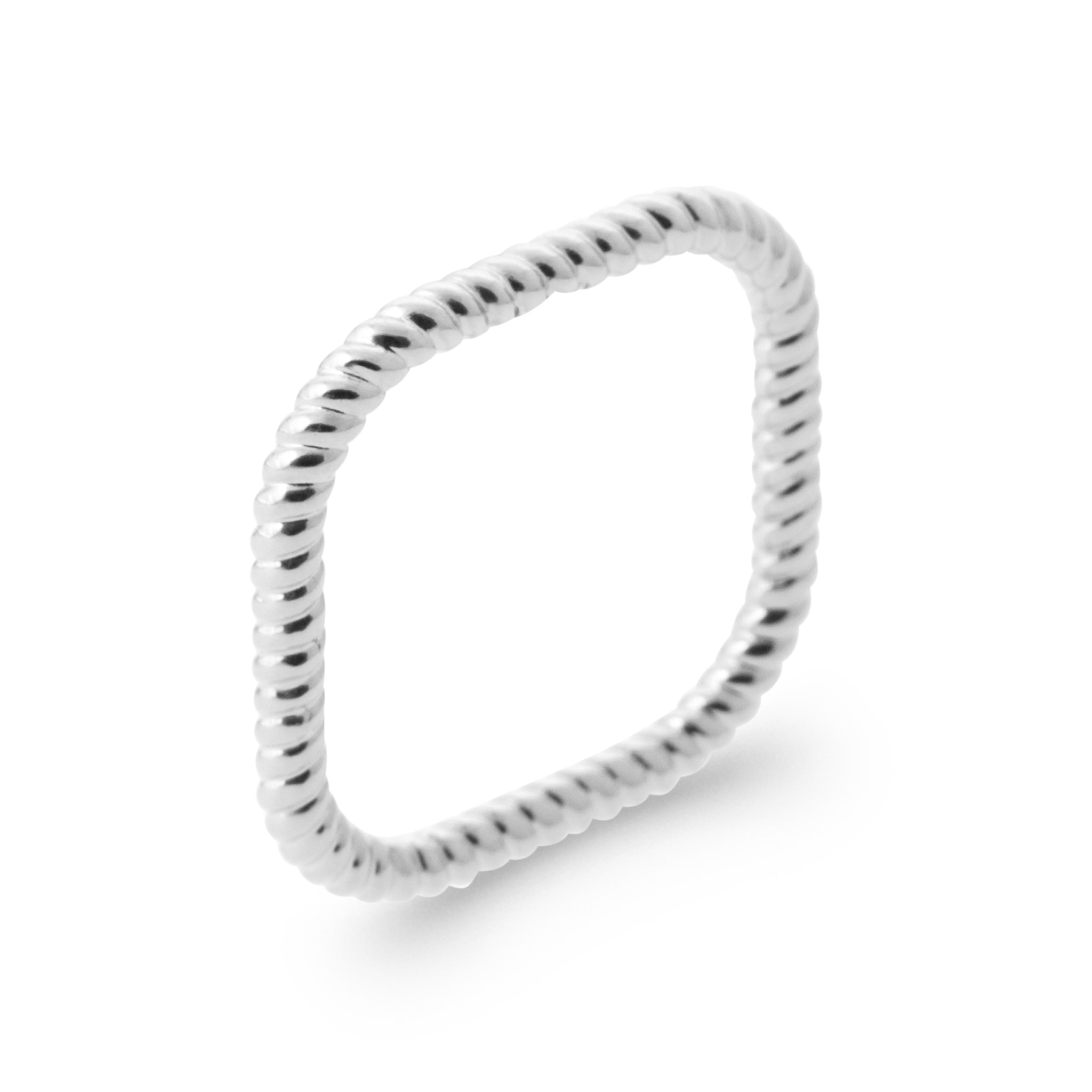 Bague en argent Naomi carrée torsadée - Bijou photographié sur fond blanc 