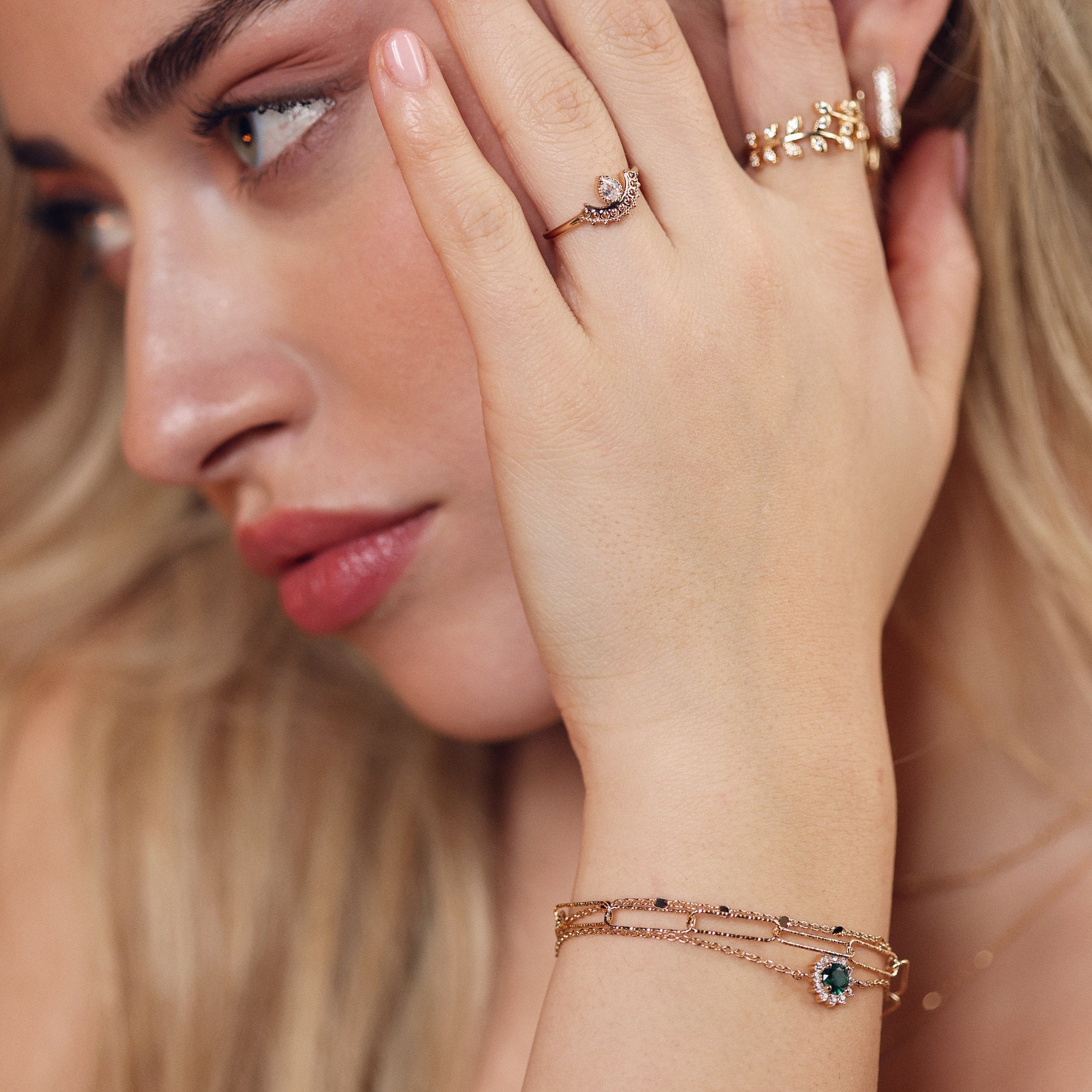 Bague dorée zircon Bena - Bijou porté