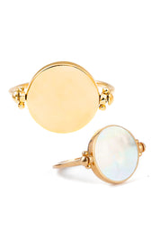 Bague dorée personnalisable gravure nacre - Bijou photographié sur fond blanc