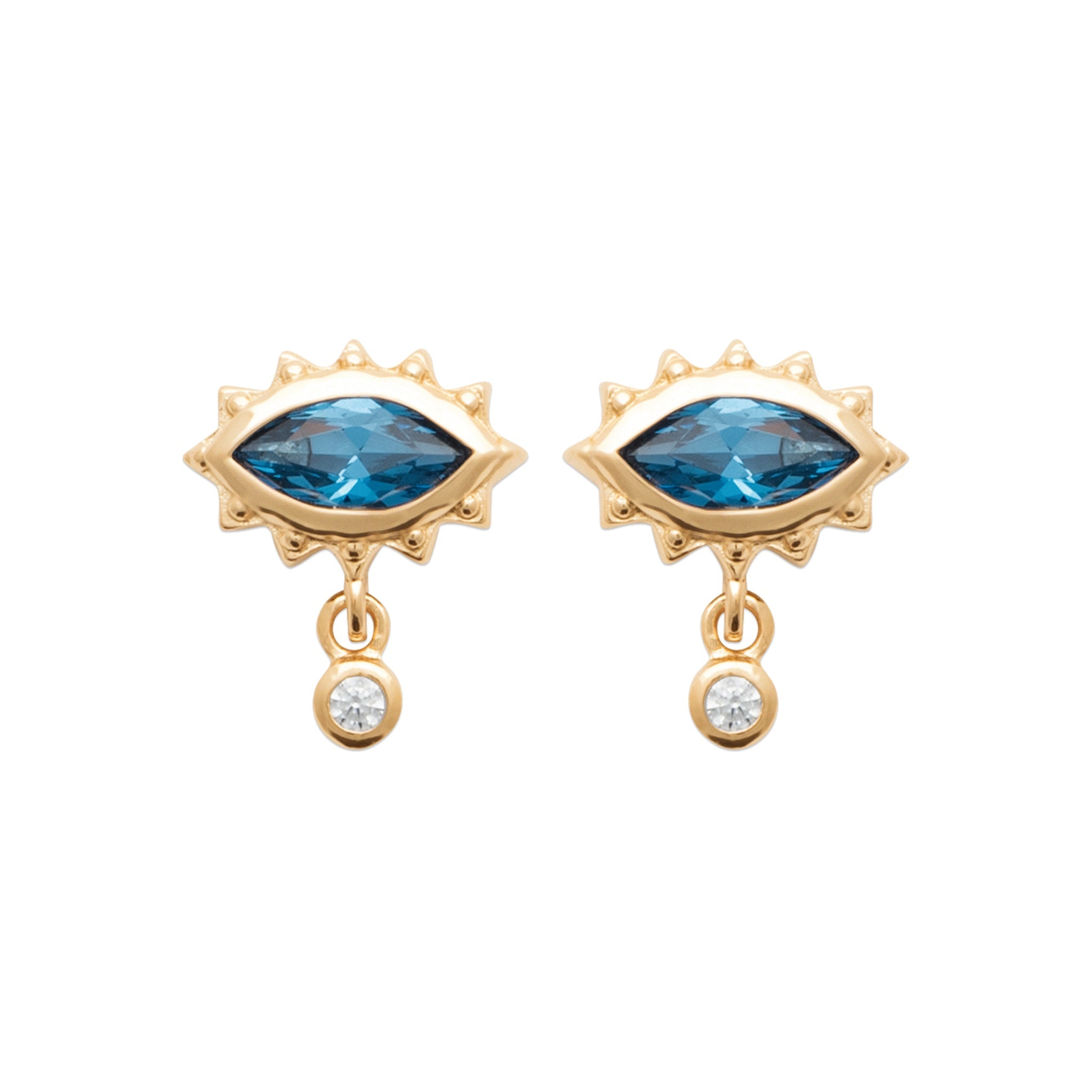 Boucles d'oreilles puces Camille dorées œil bleues avec pendentif zircon - Bijou photographié sur fond blanc