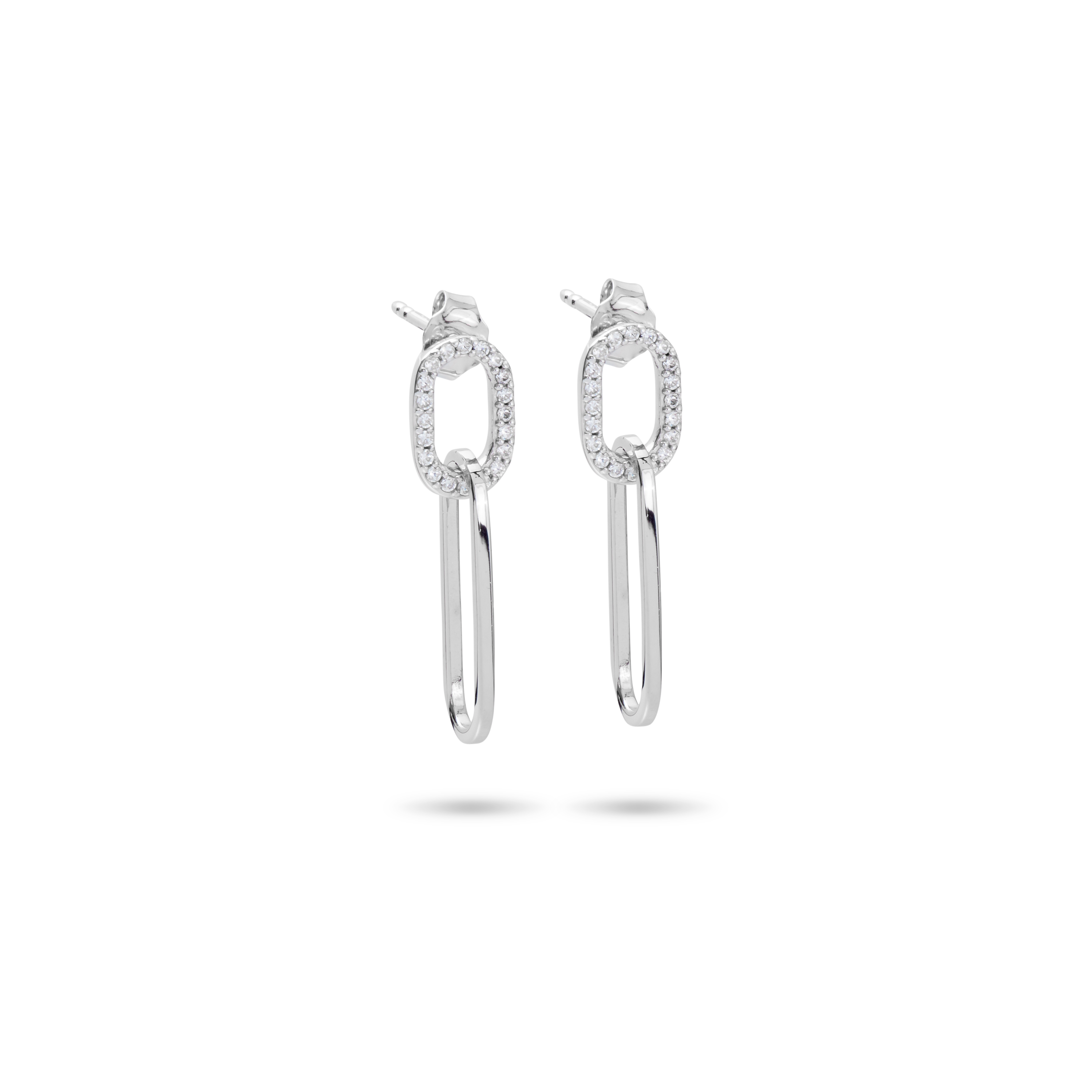 Boucles d'oreilles Double Anneaux serties de zircons - Bijou photographié sur fond blanc