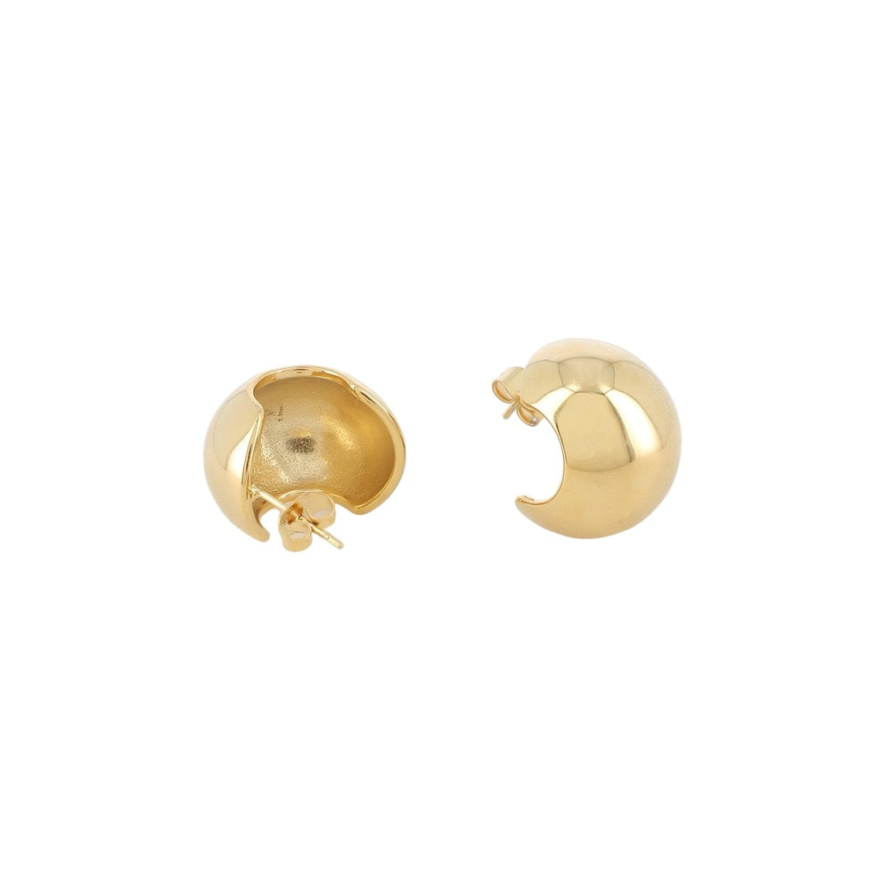 Boucles d’oreilles dorées en acier inoxydable en forme de croissant - Bijou photographié sur fond blanc 