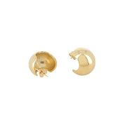 Boucles d’oreilles dorées en acier inoxydable en forme de croissant - Bijou photographié sur fond blanc 