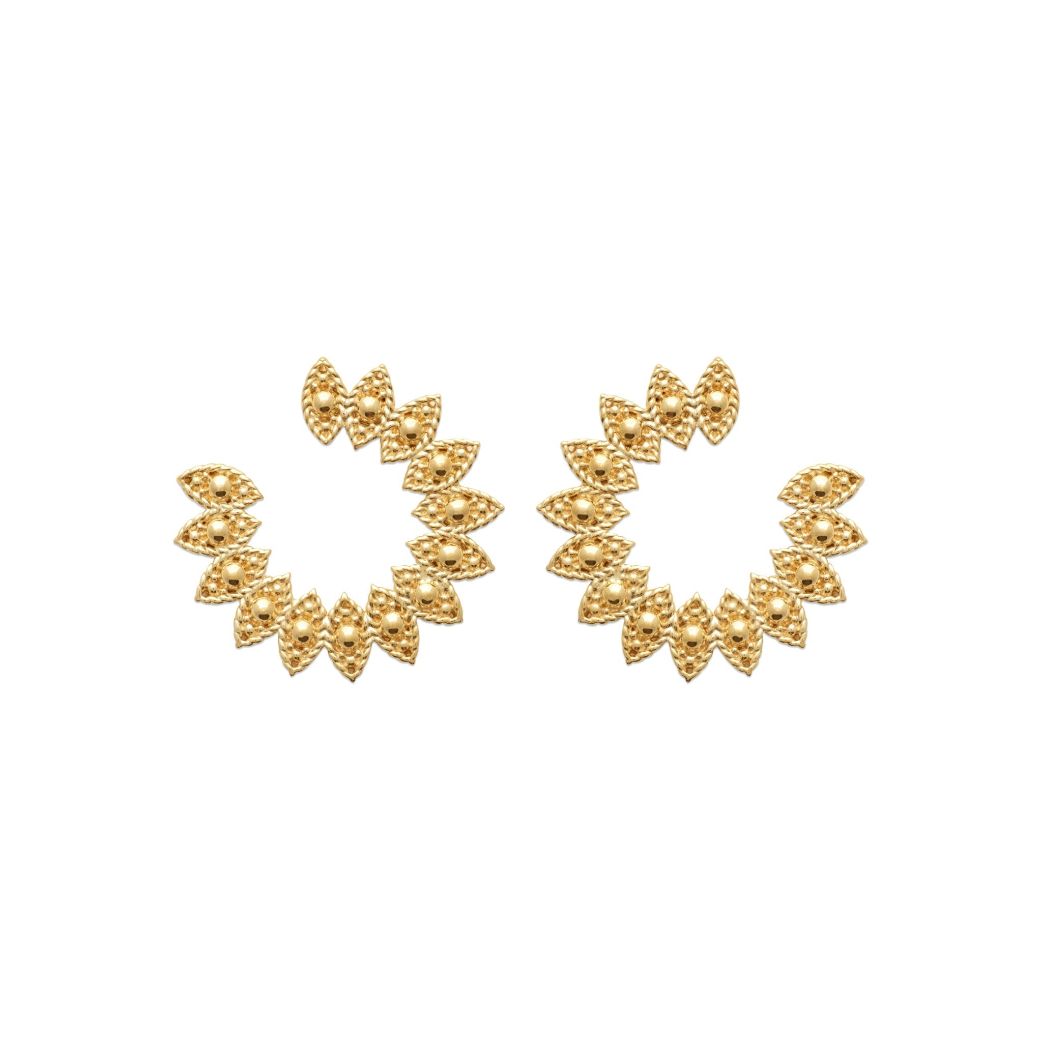 Boucles d'oreilles dorees Najoua - Bijou photographié sur fond blanc