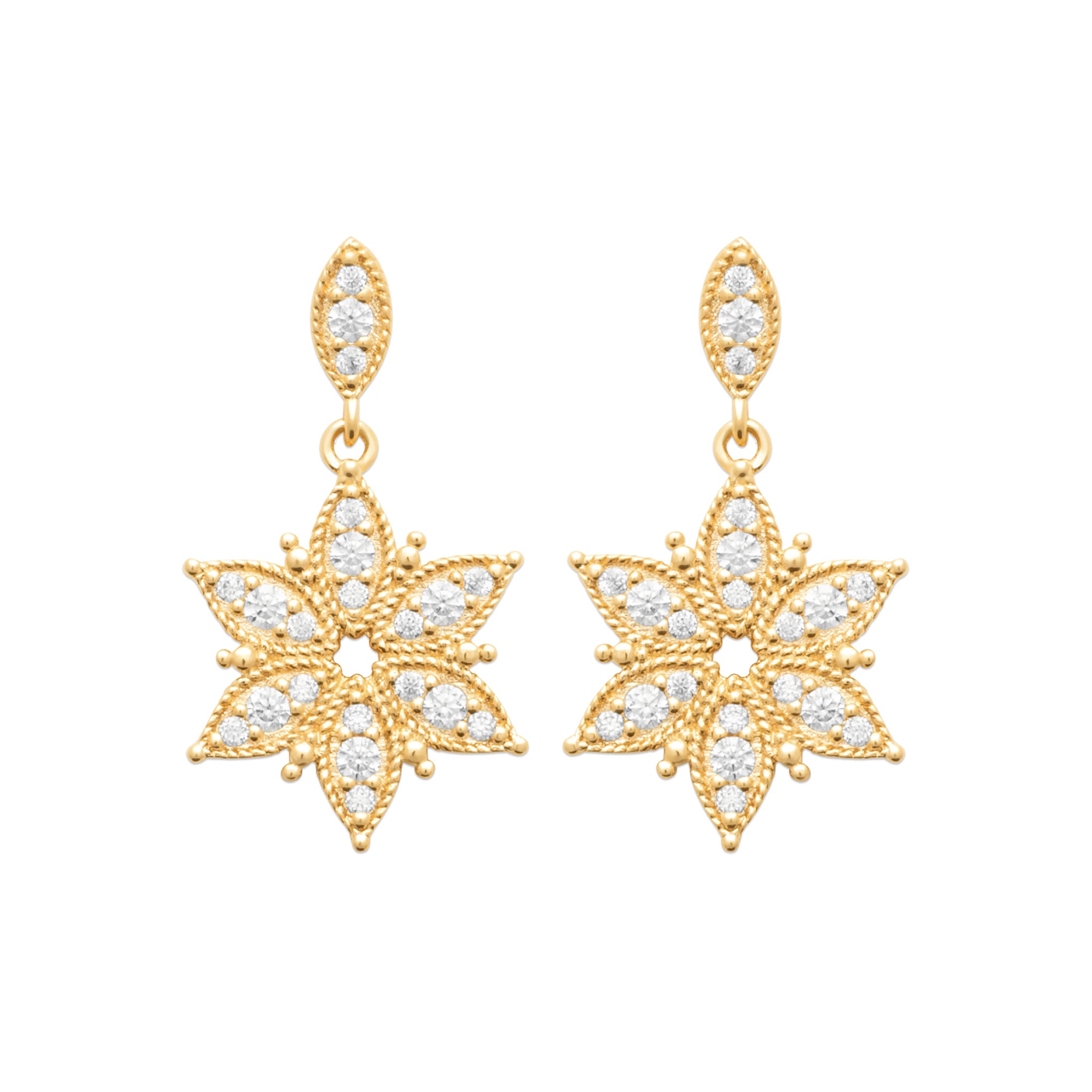 Boucles d'oreilles pendantes dorées Neije motif flocon de neige serties de zircons - Bijou photographié sur fond blanc 
