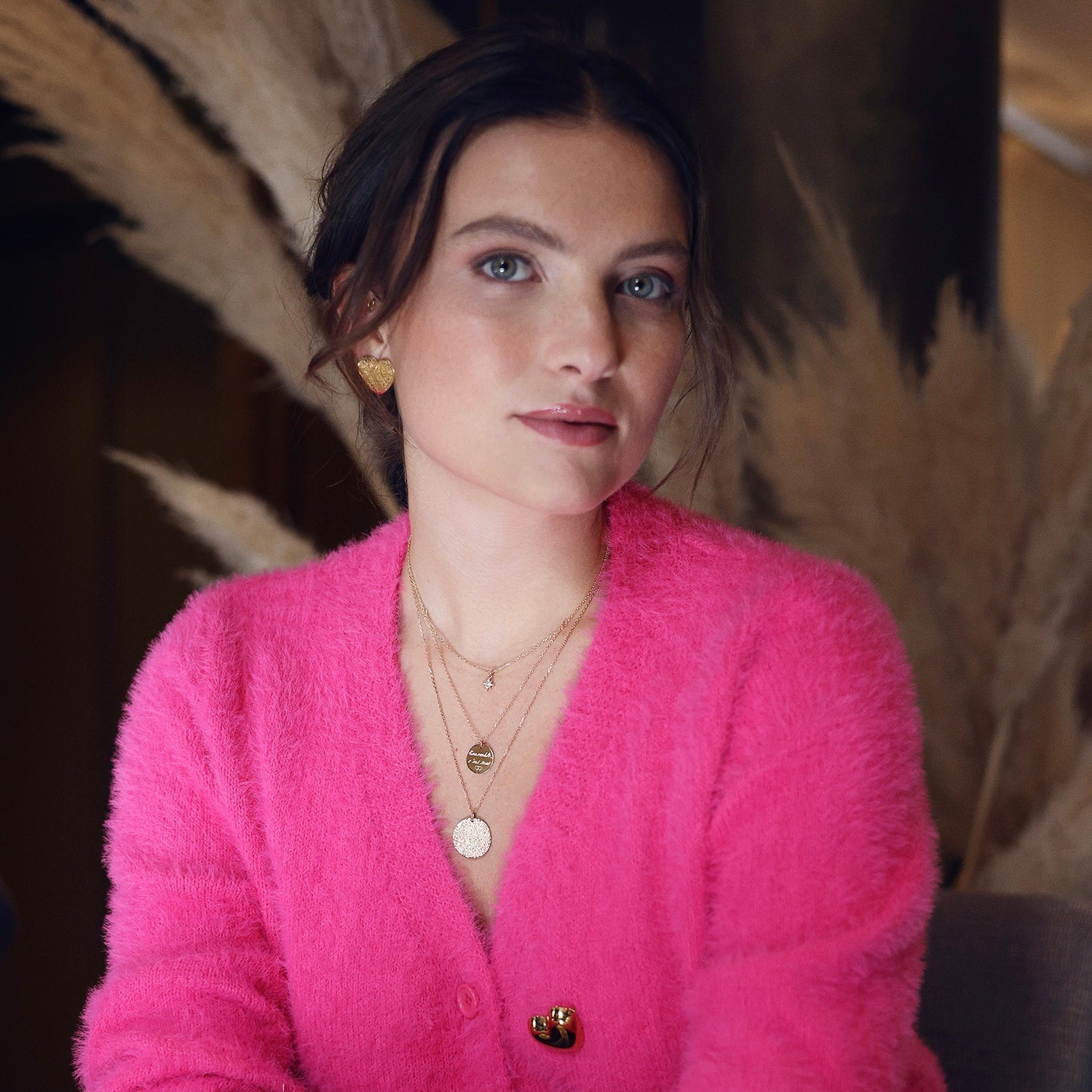 Boucles d’oreilles Dorine dorées cœur martelé - Bijou porté 