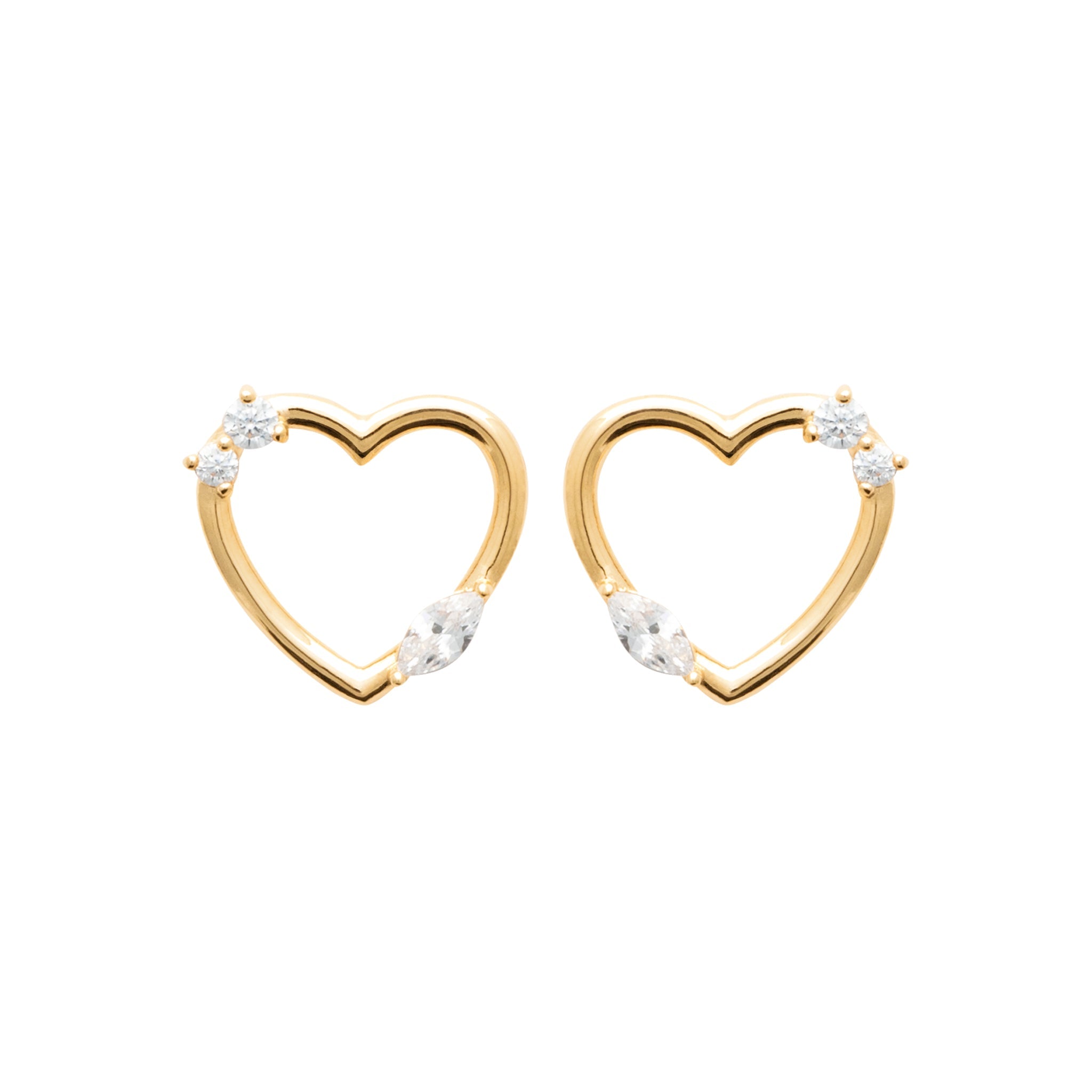 Boucles d'oreilles Galinda dorées cœurs zircons - Bijou photographié sur fond blanc 