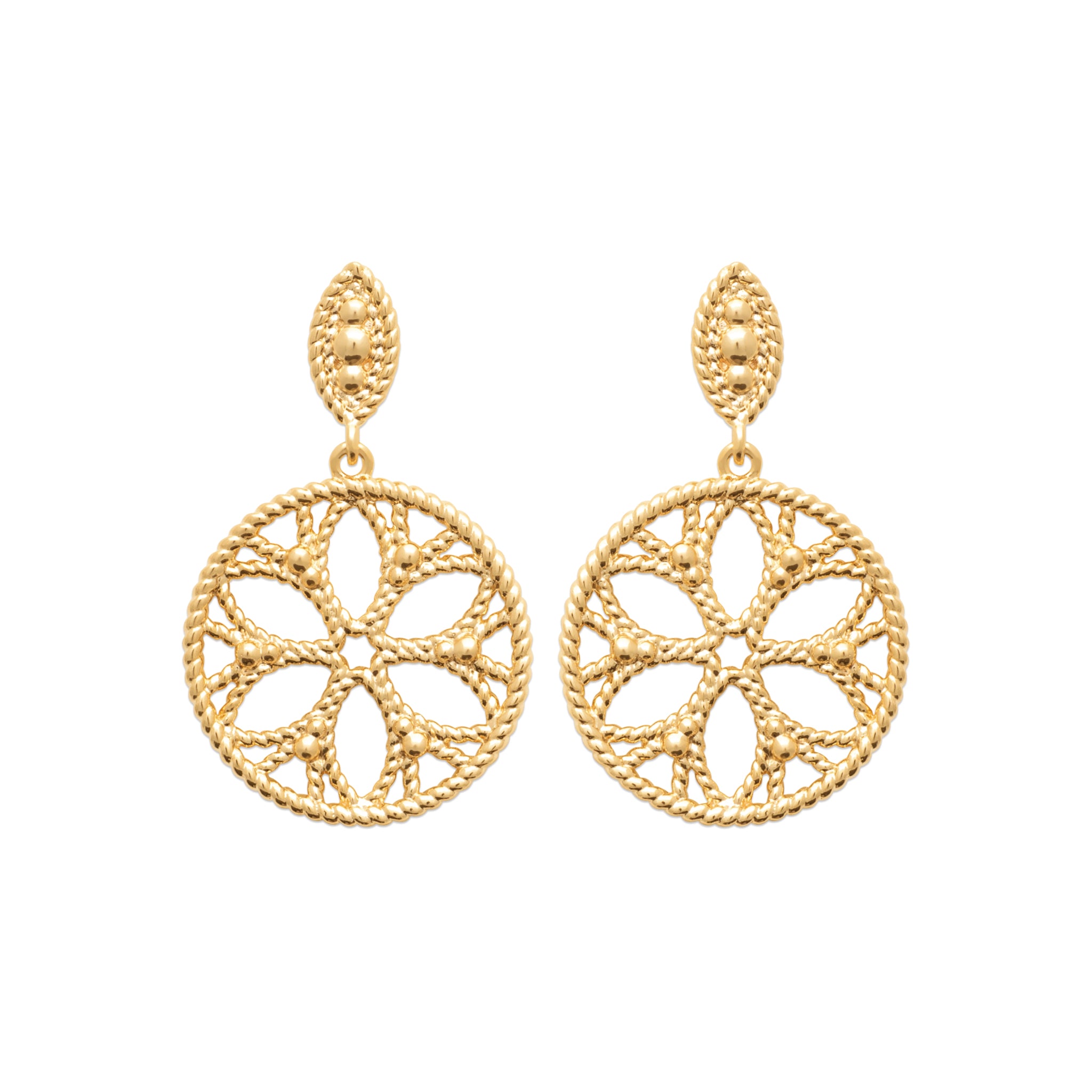 Boucles d'oreilles pendantes dorées Jamila à motifs orientaux - Bijou photographié sur fond blanc 
