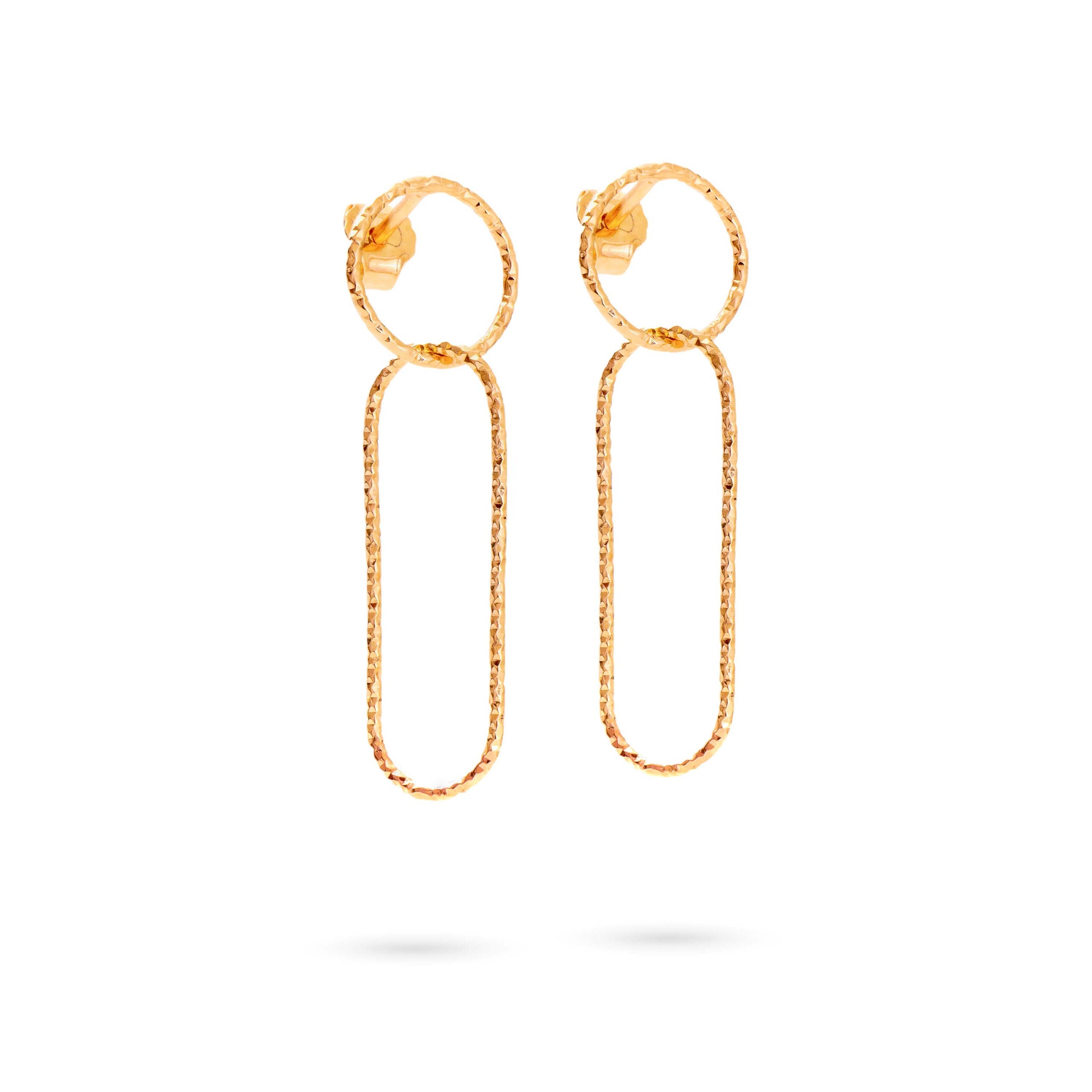 Boucles d'oreilles pendantes dorées Valeria - Bijou photographié sur fond blanc