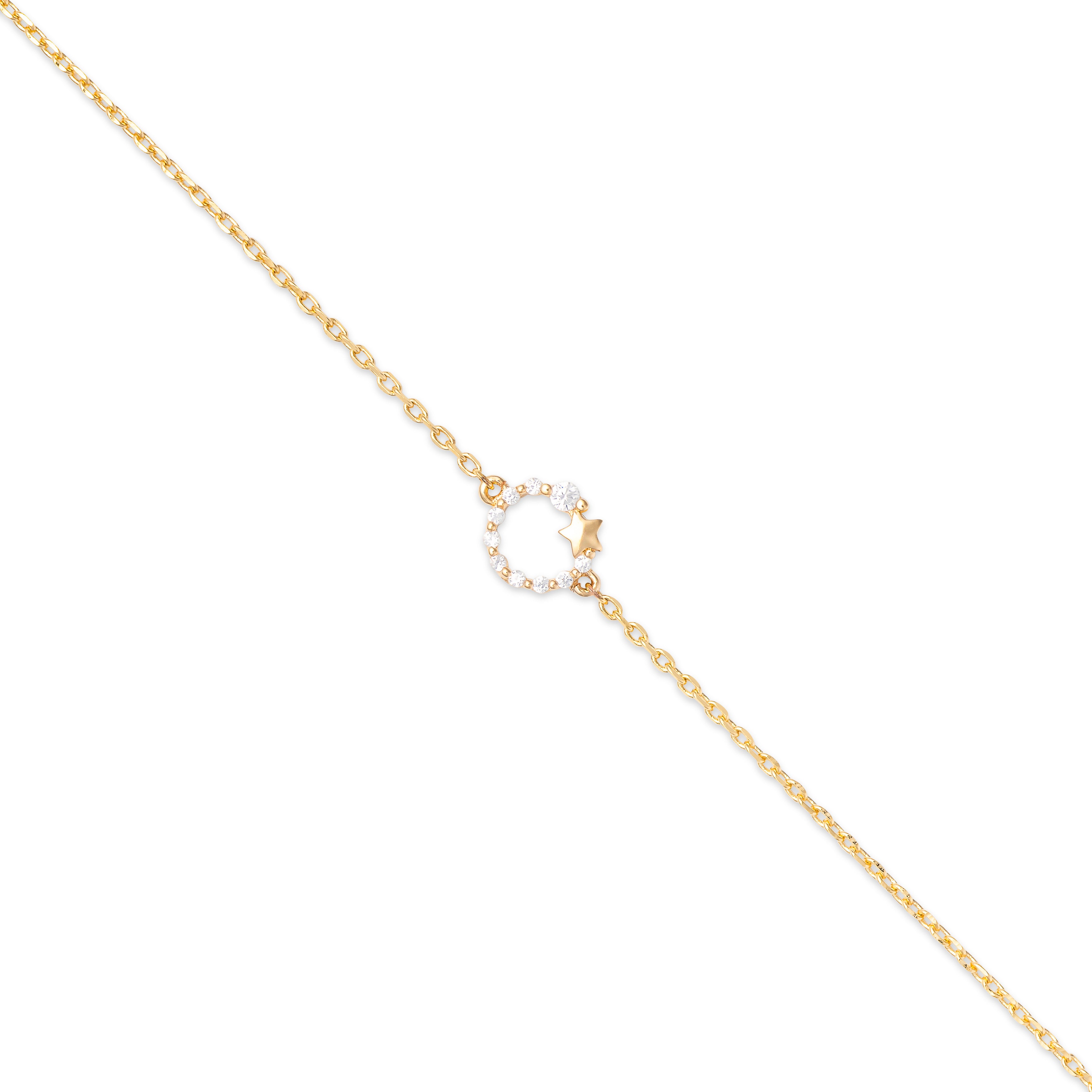 Bracelet doré Adina motif anneau orné de zircons et d'une petite étoile - Bijou photographié sur fond blanc