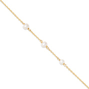 Bracelet doré Ariya orné de trois perles en nacre - Bijou photographié sur fond blanc