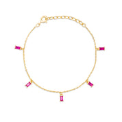 Bracelet doré Azaela fuchsia avec pampilles rectangulaires ornées de zircons fuchsia - Bijou photographié sur fond blanc