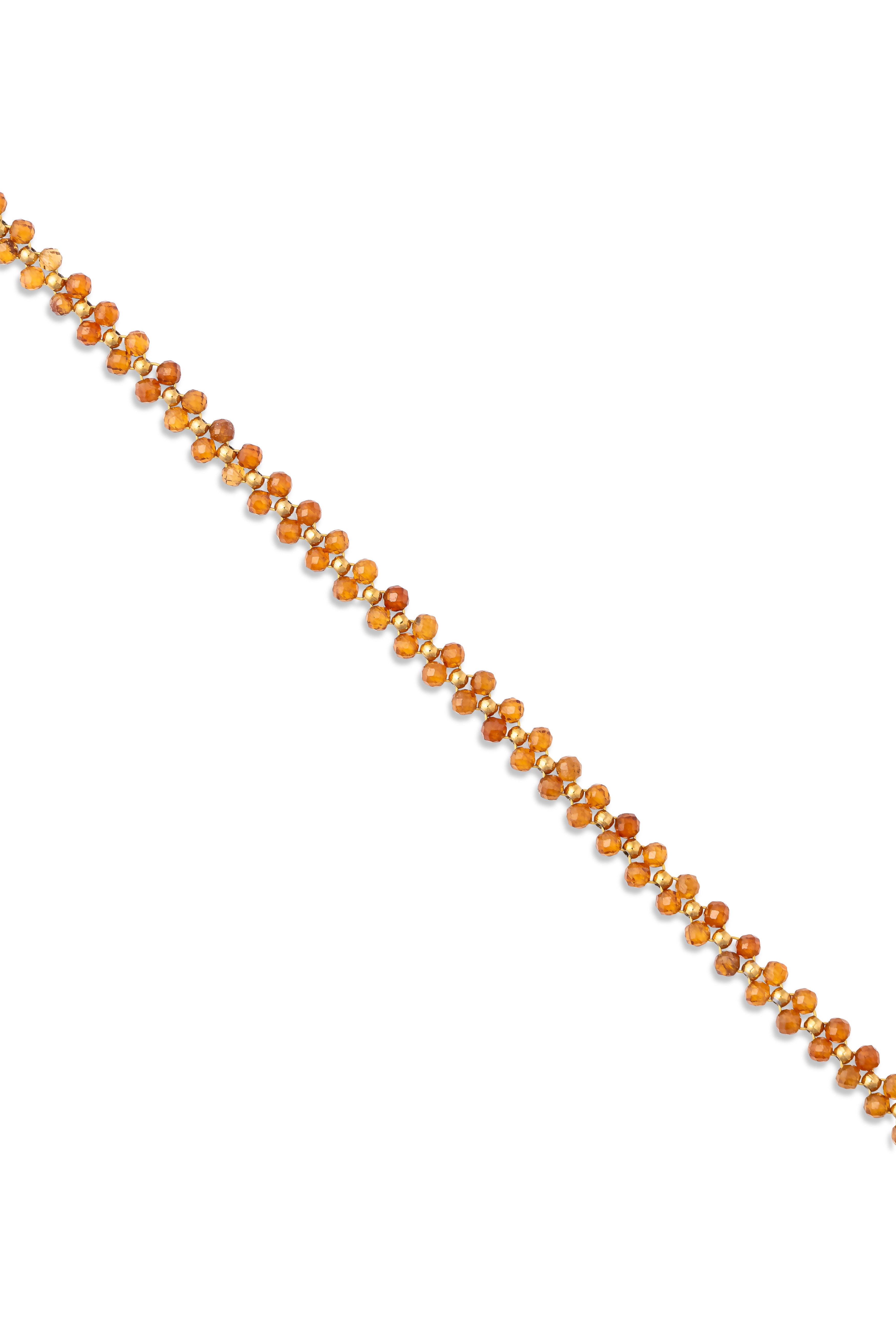 Bracelet en pierres naturelles et perles dorées jahnis ambre avec finition perles en nacre sur la chaîne de rallonge - Bijou sur fond blanc