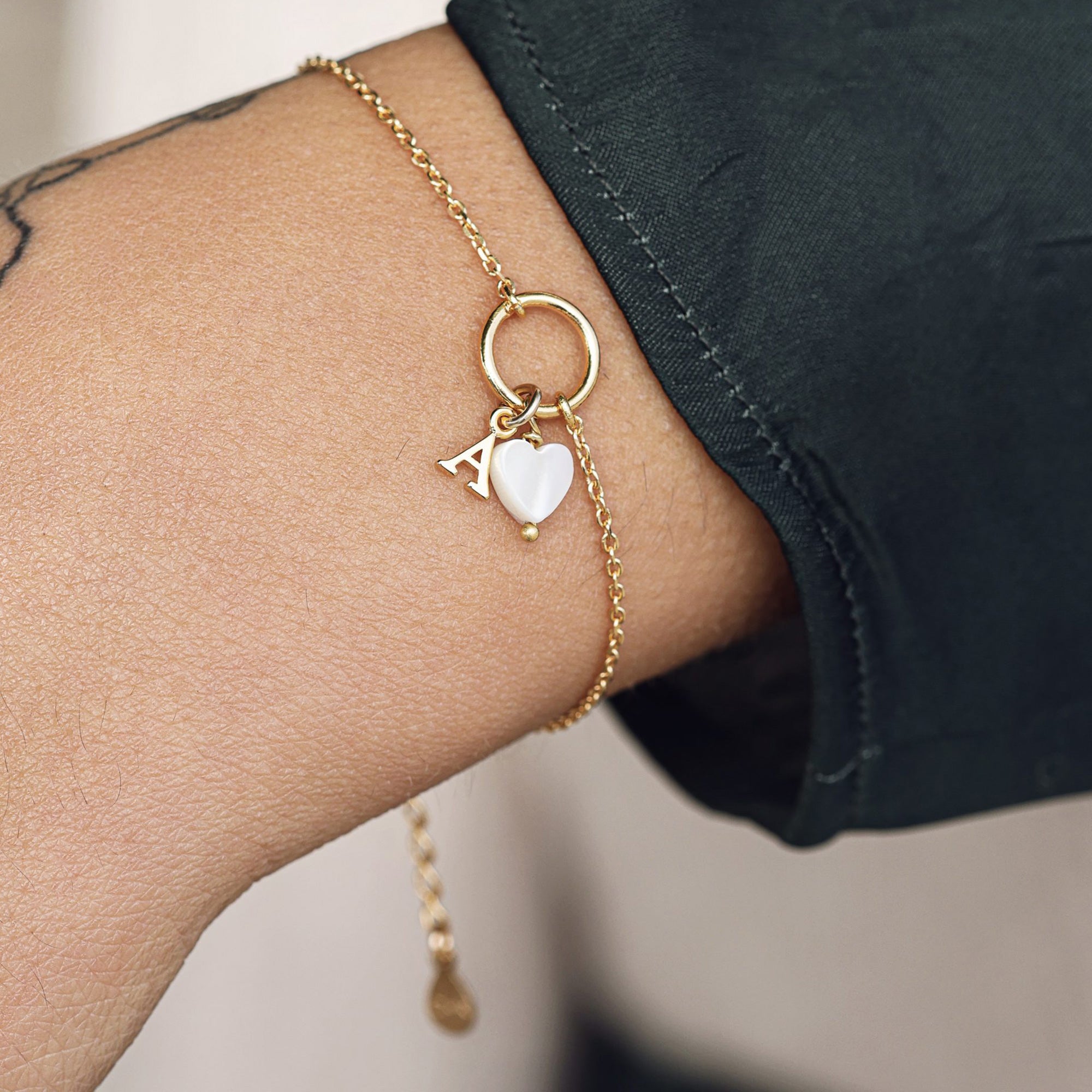 LILOU – Bracelet personnalisable doré - Bijou porté