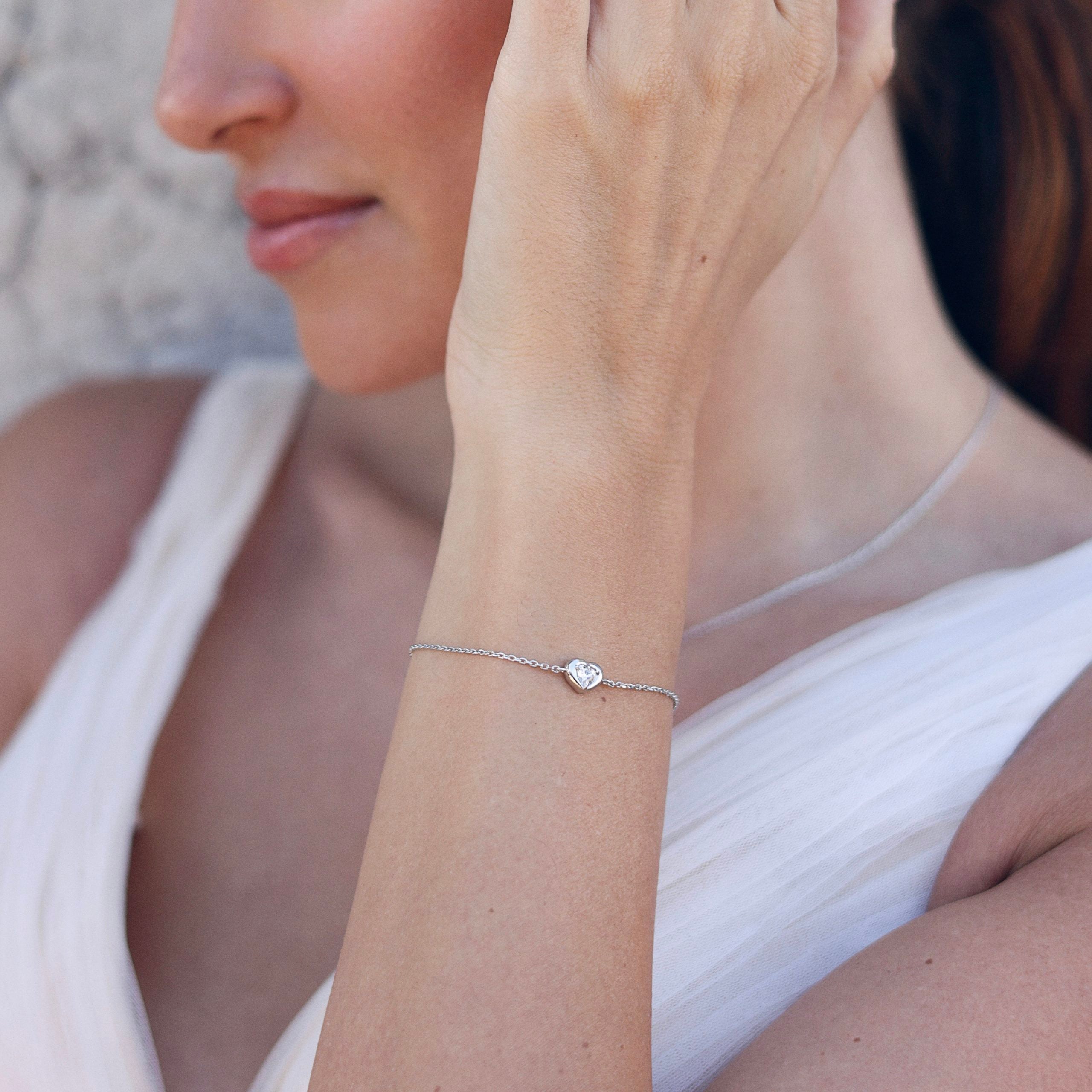 Bracelet argenté AMANDINE en argent 925 coeur zircon - Collection Cérémonie - Bijou porté