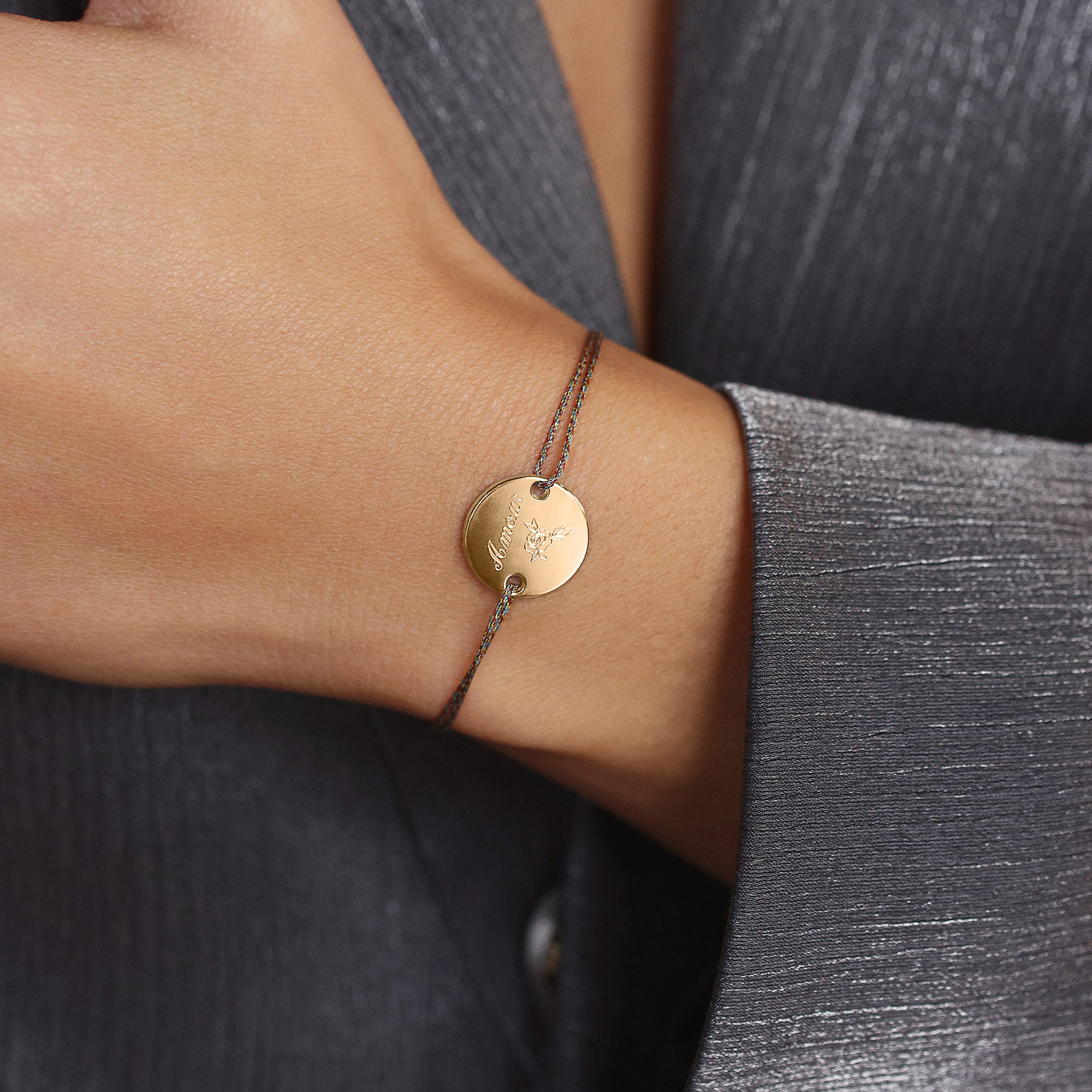 Bracelet cordon personnalisable doré médaille pour gravure Louisa