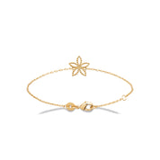 Bracelet doré Bali fleur de frangipanier - Bijou photographié sur fond blanc 
