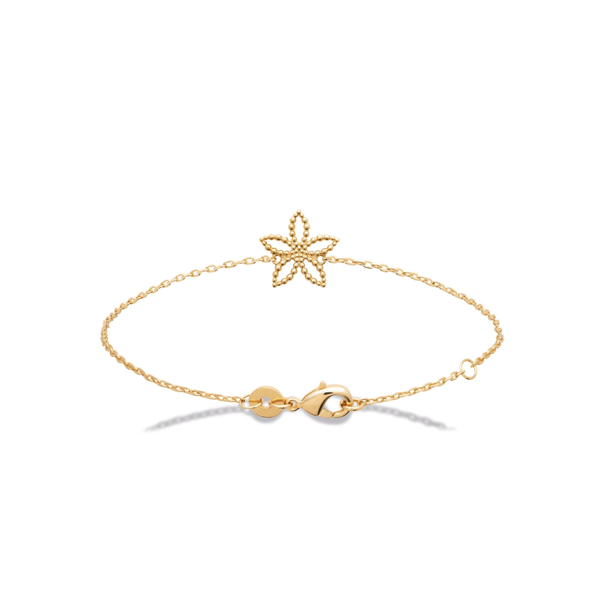 Bracelet doré Bali fleur de frangipanier - Bijou photographié sur fond blanc 