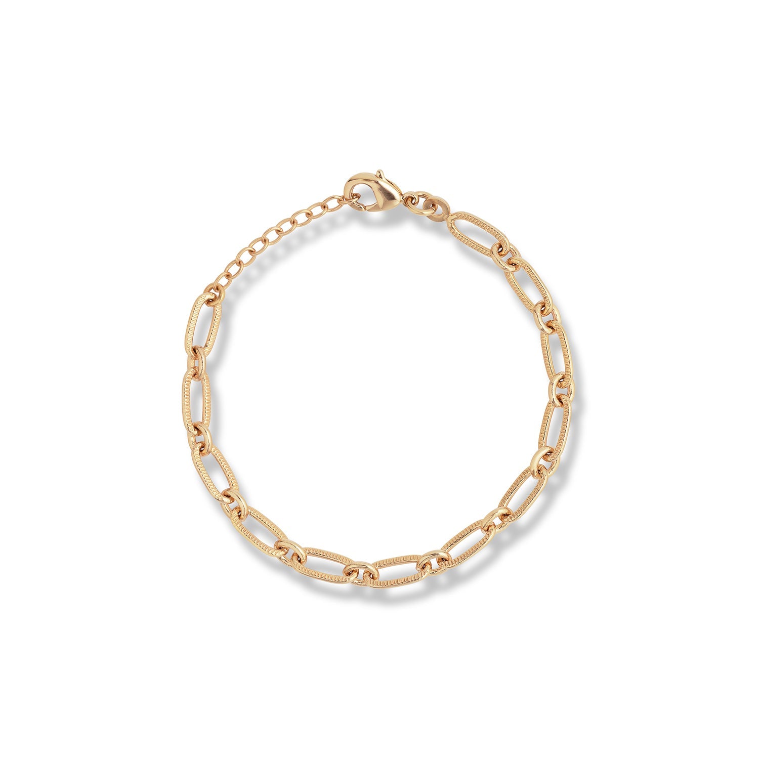 Bracelet doré à mailles texturées- Bijou photographié sur fond blanc 