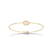 Bracelet doré Selene orné d'une pierre quartz rose - Bijou photographié sur fond blanc 