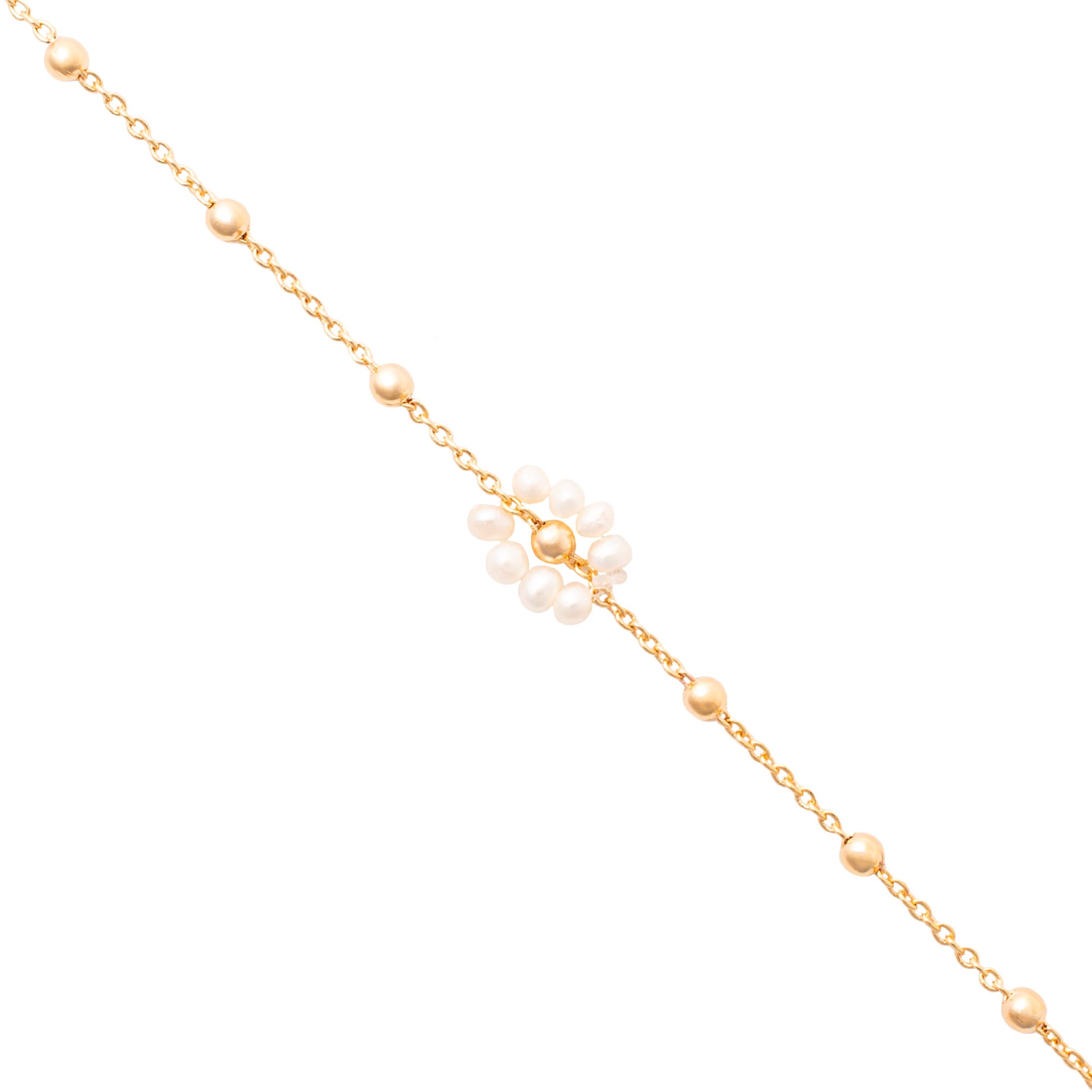 Bracelet doré Mylena avec un cercle de perles de nacre au centre et chaîne orné de perles dorées - Bijou photographié sur fond blanc 