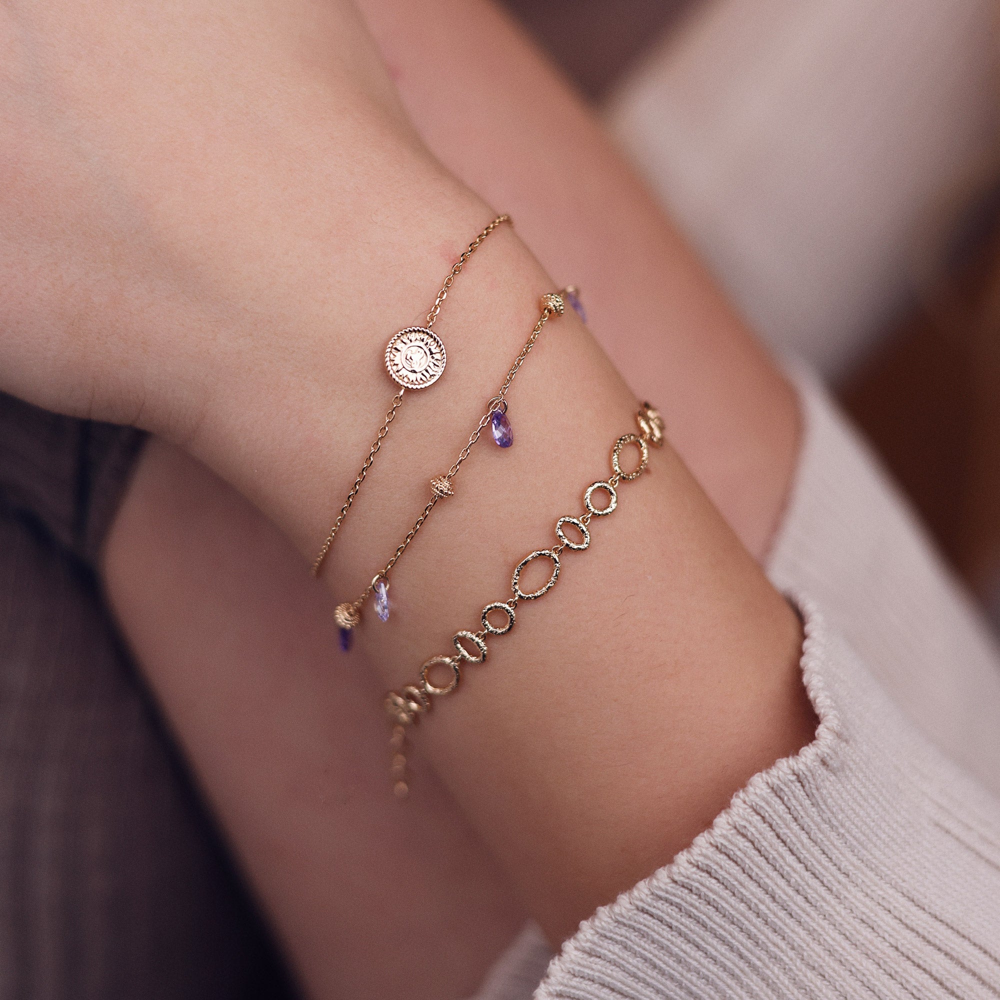 Bracelet doré Brook à maillons texturés dorés - Bijou porté