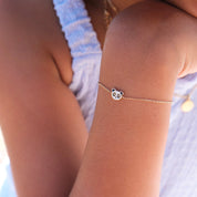 Bracelet doré enfant PandaA chaine fine focus - bijou porté