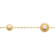 Bracelet doré Diana délicat à chaîne fine orné de zircons - Bijou photographié sur fond blanc
