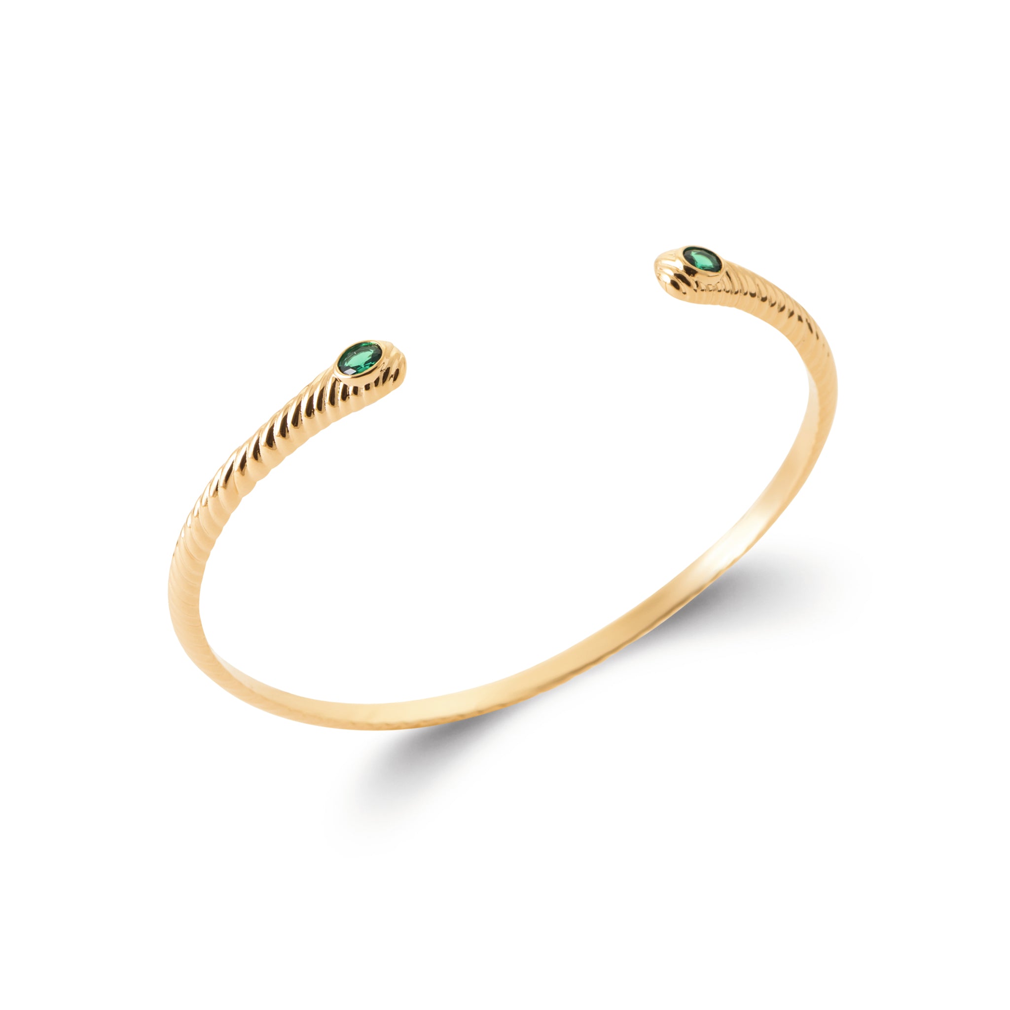 Jonc doré Ambre torsadé orné de zircons verts - Bijou photographié sur fond blanc 