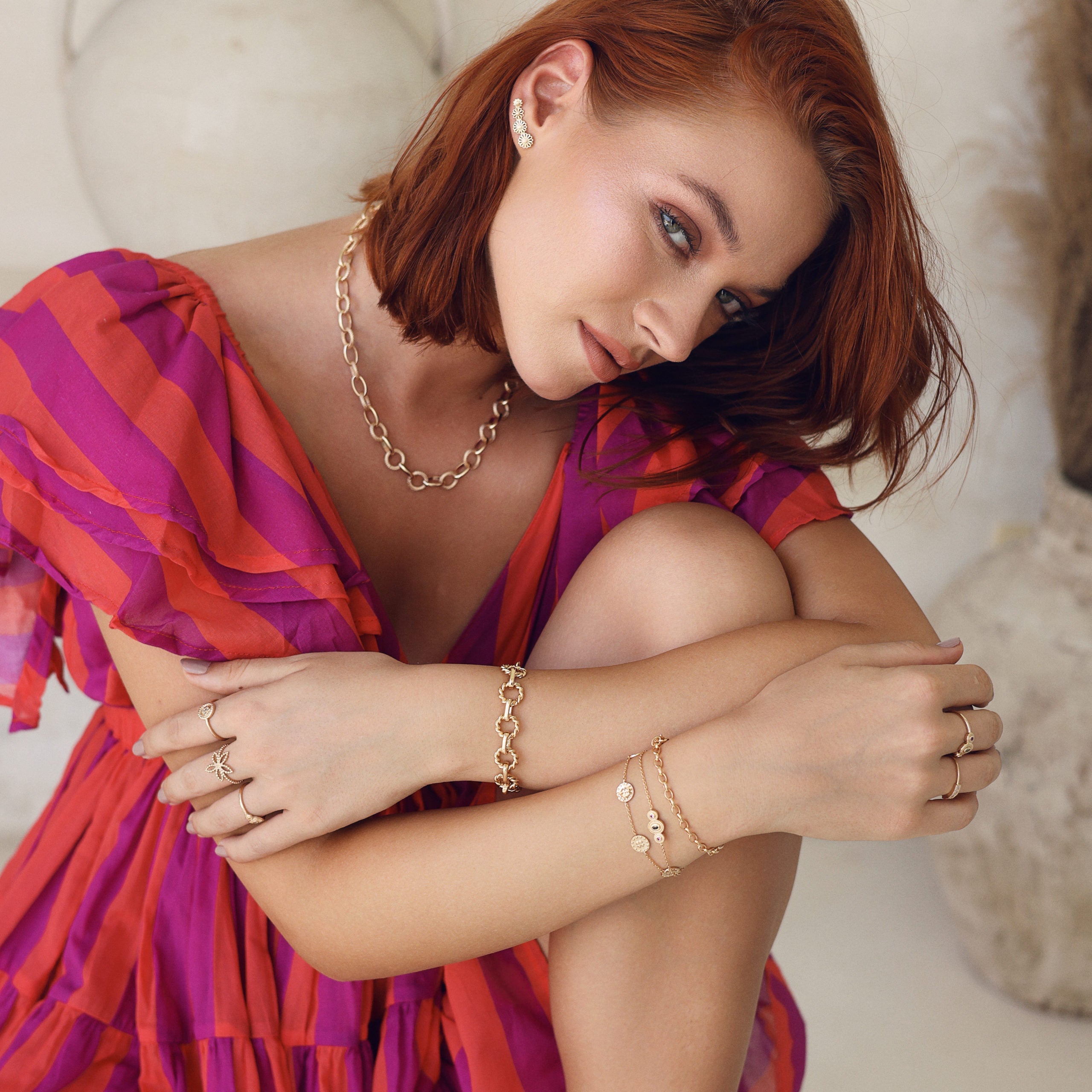 Bracelet doré Larissa chaîne zircons colorés - Bijou porté