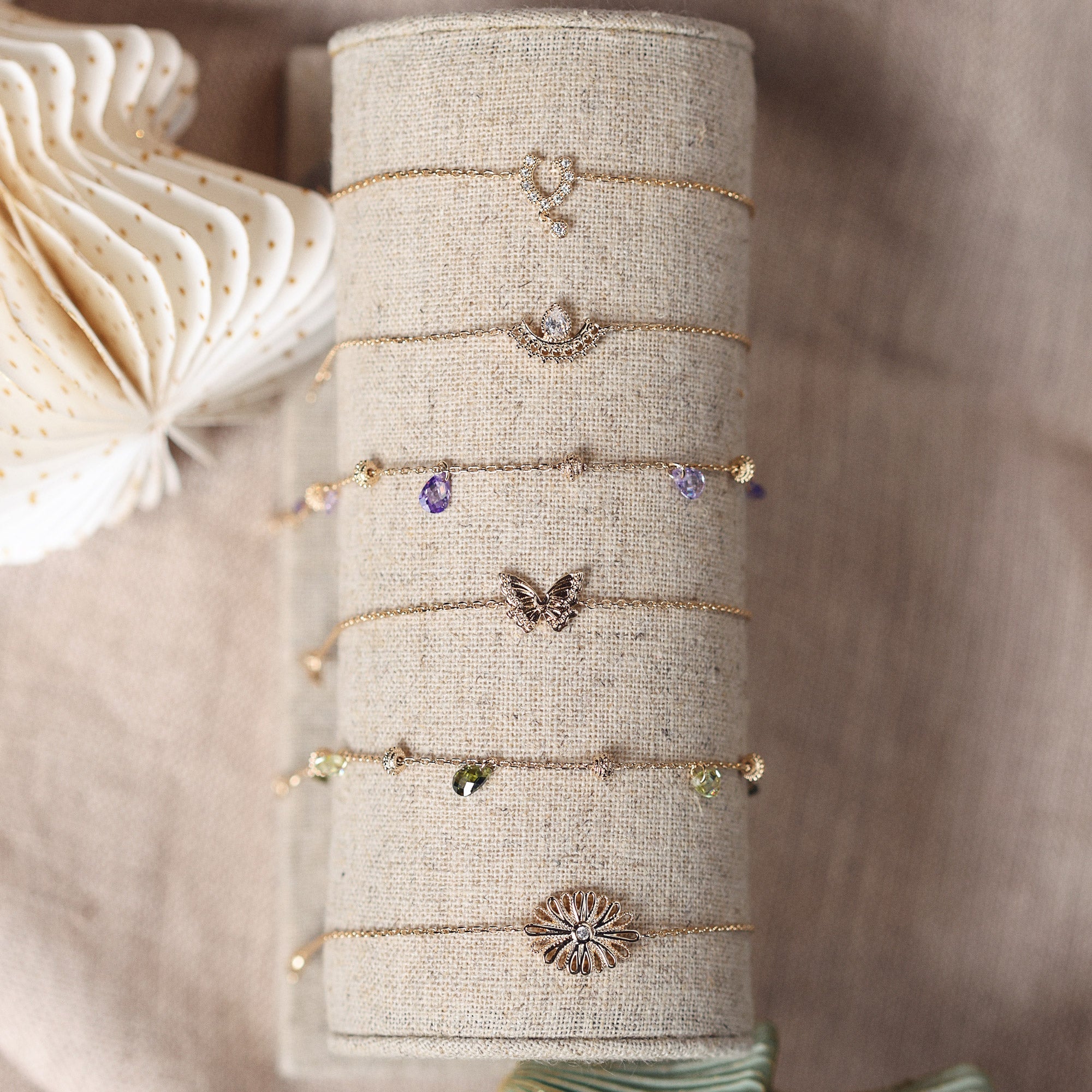 Bracelet doré zircon avec ornement - Ambiance