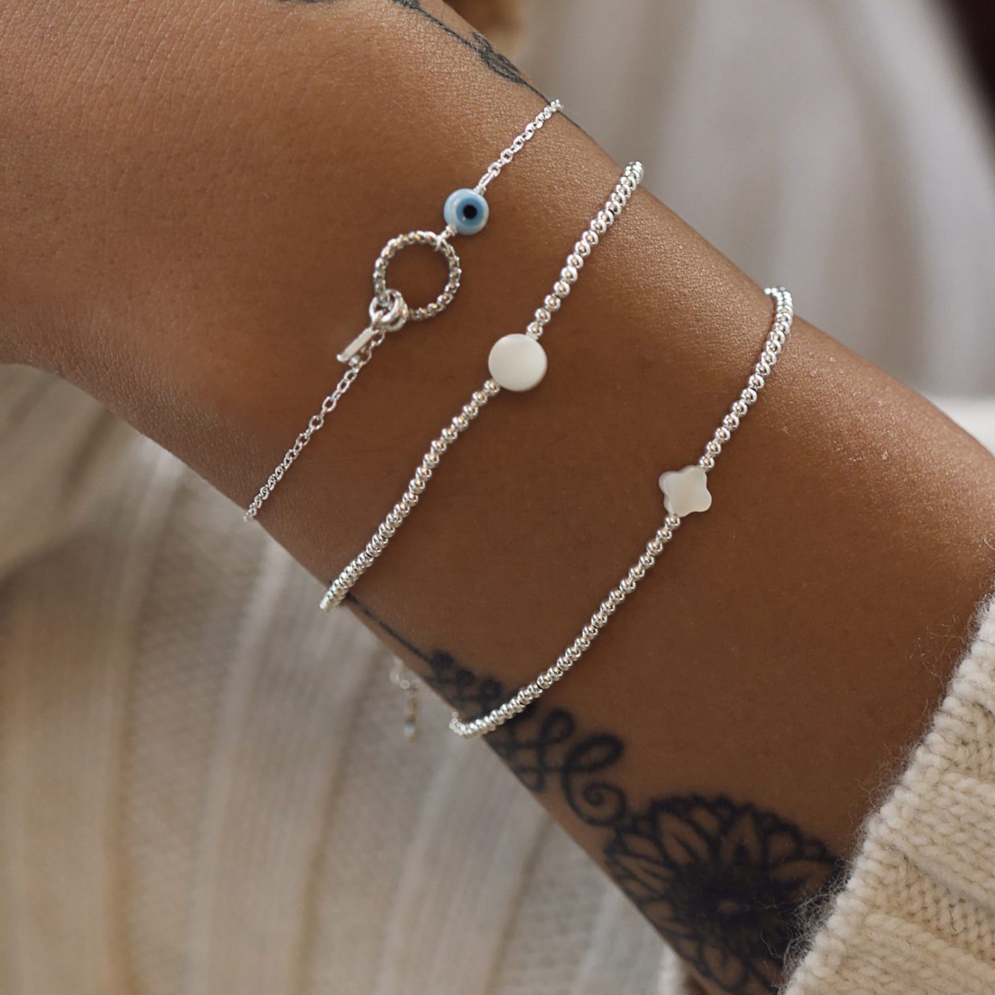 LILOU PROTECT  – Bracelet personnalisable argent avec un œil nacre - Bijou porté