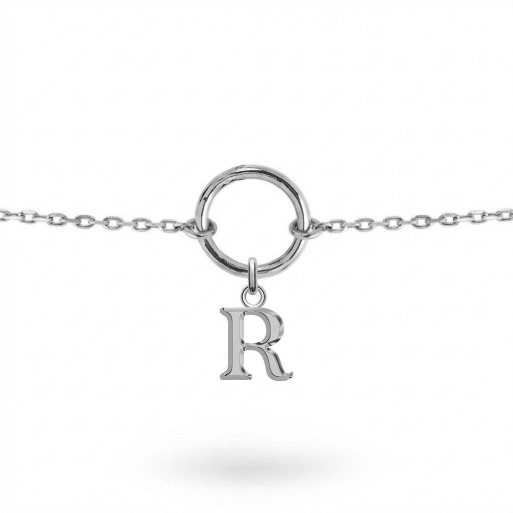 Bracelet personnalisable argent initiales et charms anneau Delya - Bijou sur fond blanc