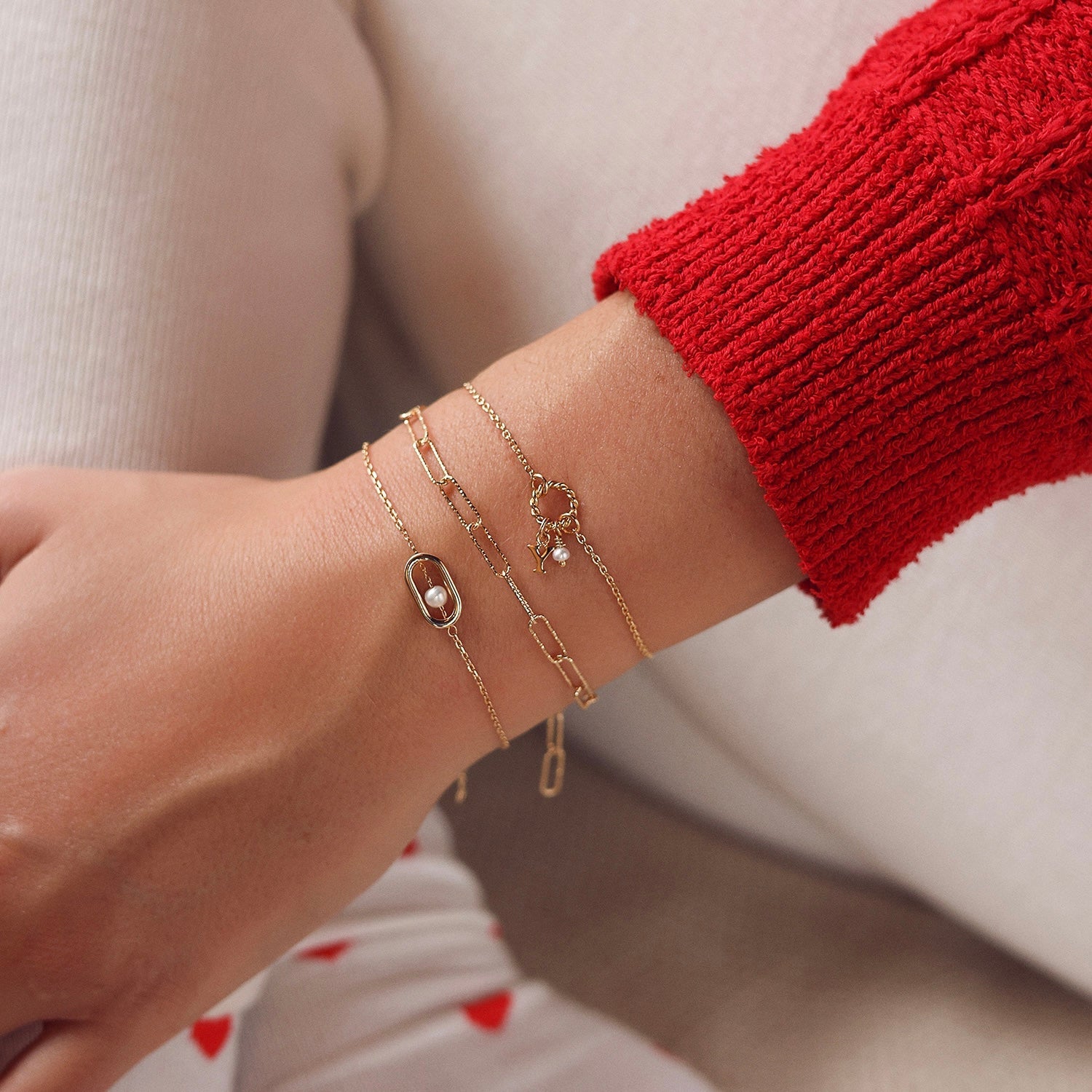 Bracelet personnalisable doré charms et initiales Alma - Bijou porté