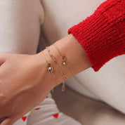 Bracelet personnalisable doré charms et initiales Alma - Bijou porté