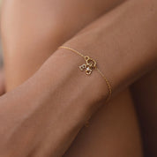 Bracelet personnalisable doré charms et initiales Alma - Bijou porté