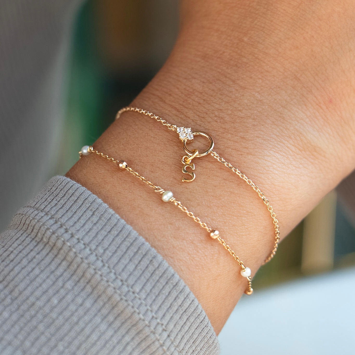 Bracelet personnalisable doré et zircons charms initiales Janny - Bijou porté